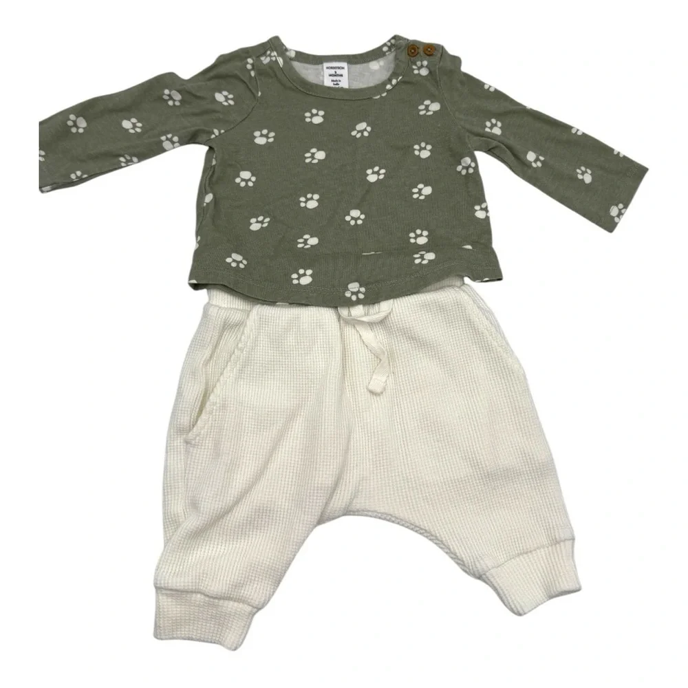 Nordstrom Green Paw Print Baby Neutral Top and Cream Pants Matching Set